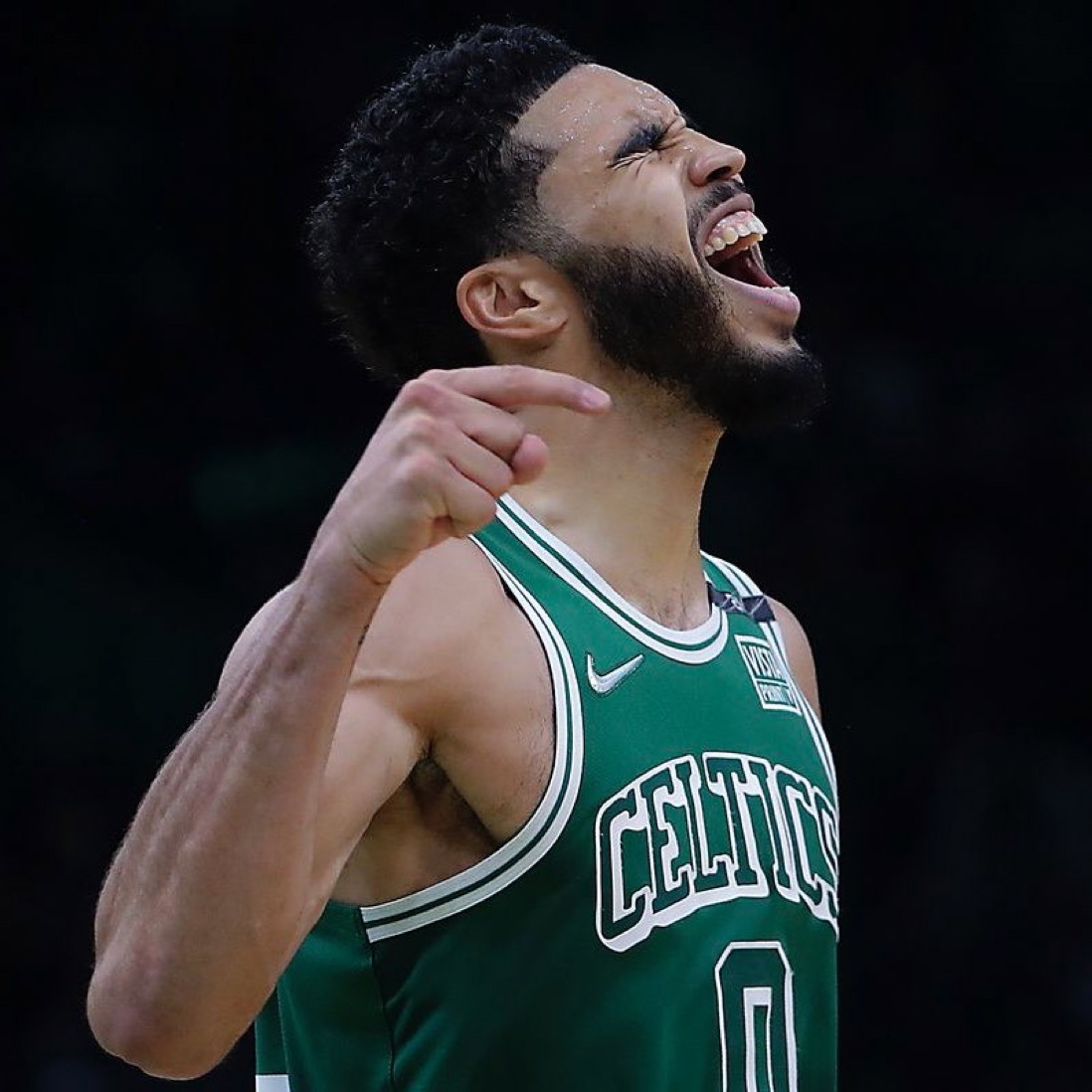 涵盖体育关于赛地聚焦：NBA季后赛转会期热度飙升；波士顿凯尔特人状态回暖；更衣室稳定；纪律约束更严格的信息