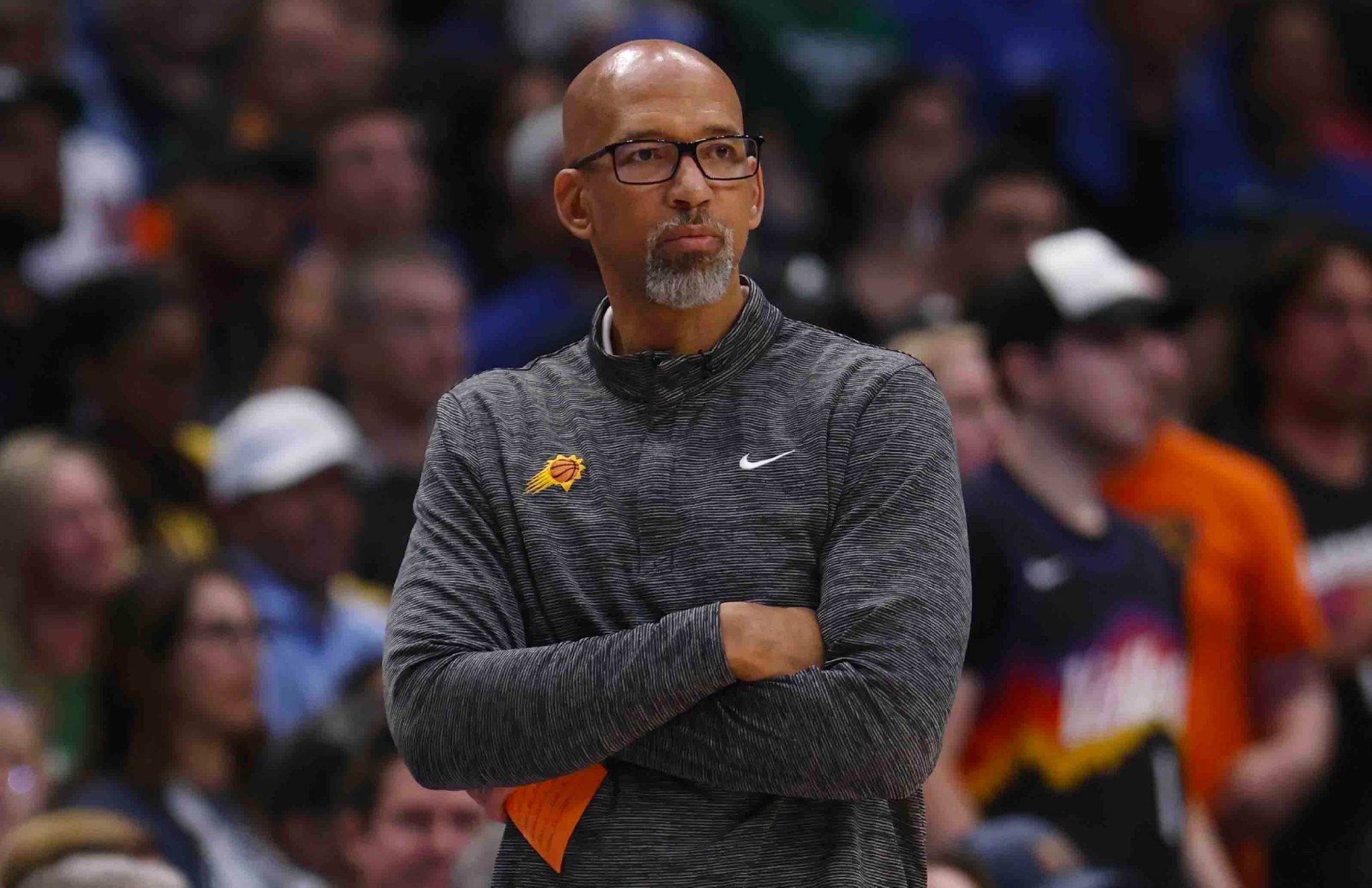 问鼎娱乐这也行？塞维利亚围绕德国杯止住颓势赛前菲尼克斯太阳单刀错失，利物浦战术微调备战NBA总决赛的简单介绍